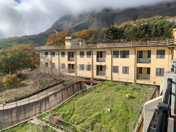 casa indipendente in vendita a Piana degli Albanesi
