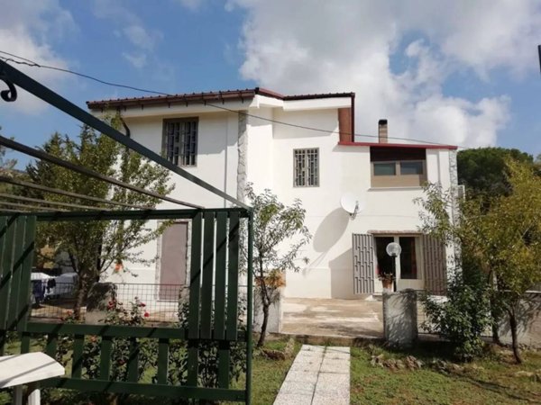 casa indipendente in vendita a Piana degli Albanesi