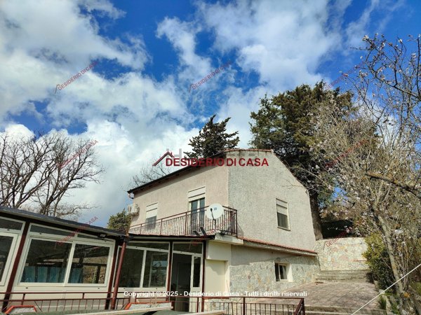casa indipendente in vendita a Piana degli Albanesi
