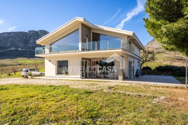 casa indipendente in vendita a Piana degli Albanesi