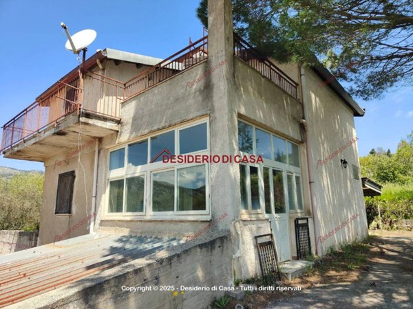 casa indipendente in vendita a Piana degli Albanesi