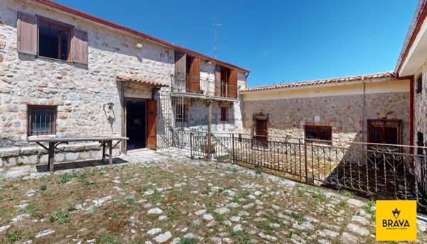 casa indipendente in vendita a Piana degli Albanesi