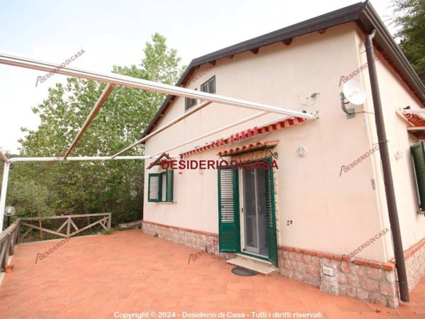 casa indipendente in vendita a Piana degli Albanesi