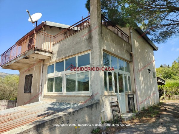 casa indipendente in vendita a Piana degli Albanesi