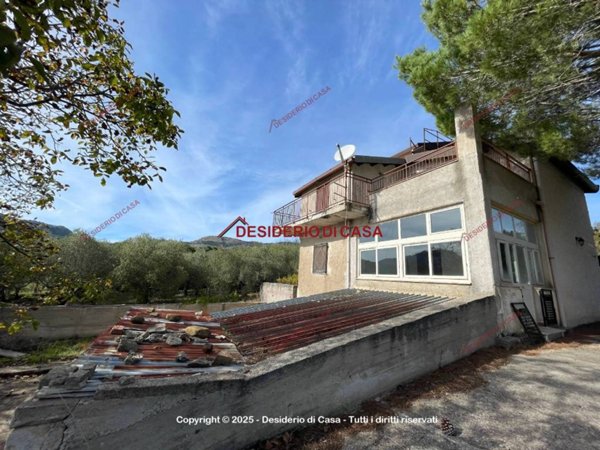 casa indipendente in vendita a Piana degli Albanesi