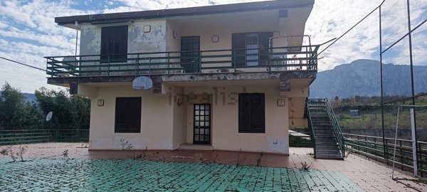 casa indipendente in vendita a Piana degli Albanesi