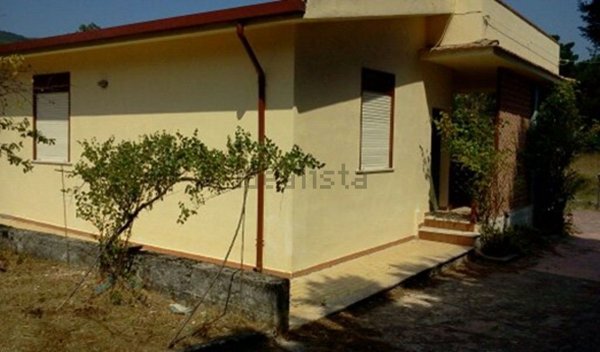 casa indipendente in vendita a Piana degli Albanesi