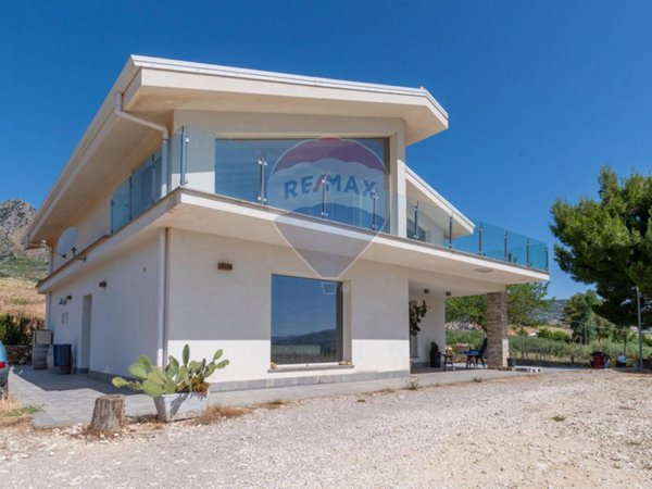 casa indipendente in vendita a Piana degli Albanesi