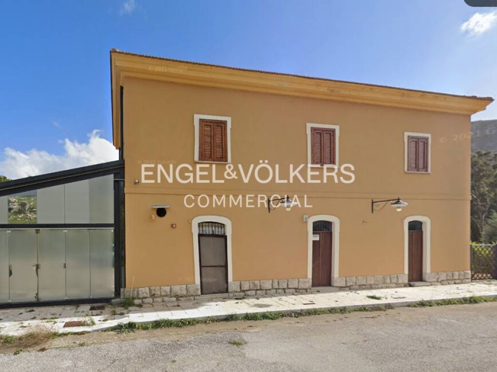 negozio in vendita a Piana degli Albanesi