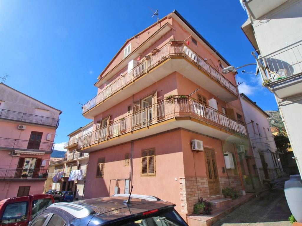appartamento in vendita a Piana degli Albanesi