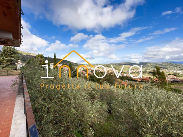 casa indipendente in vendita a Piana degli Albanesi