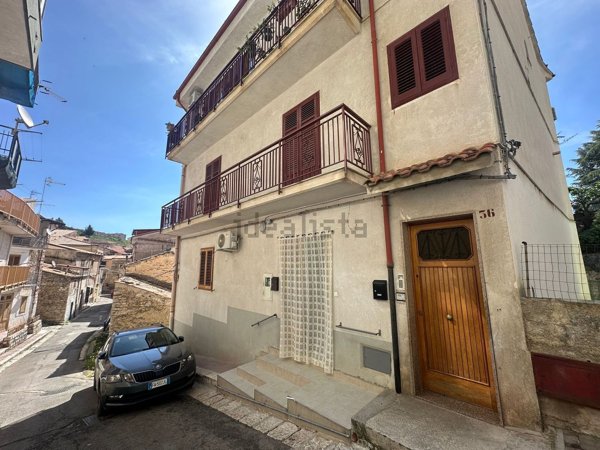 appartamento in vendita a Piana degli Albanesi