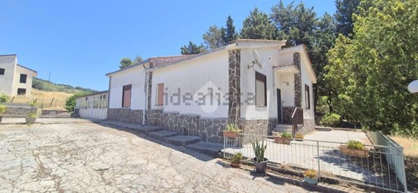 casa indipendente in vendita a Piana degli Albanesi