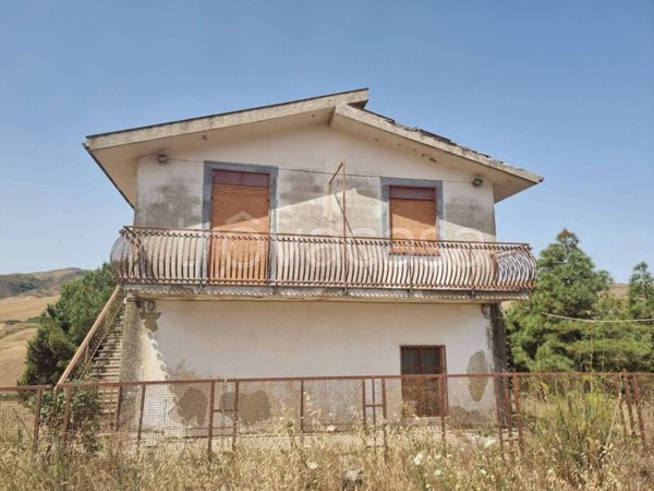 casa indipendente in vendita a Polizzi Generosa