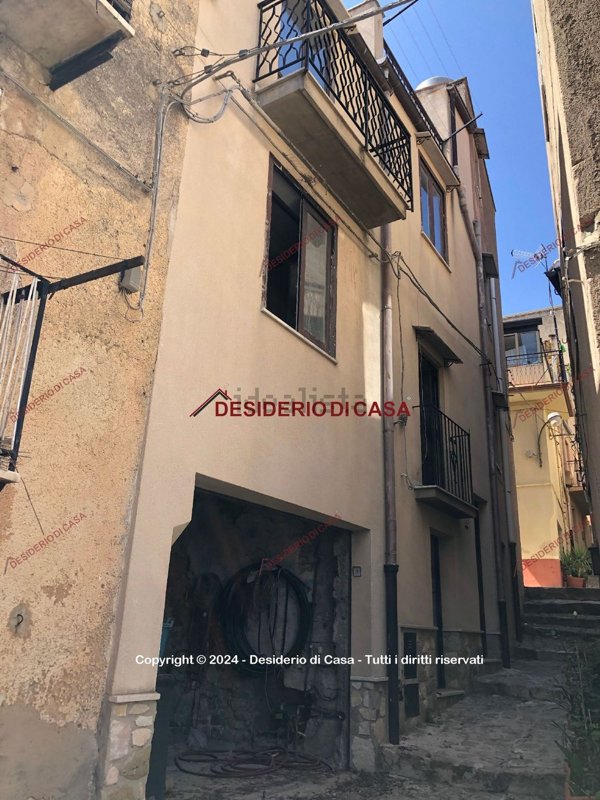 casa indipendente in vendita a Polizzi Generosa