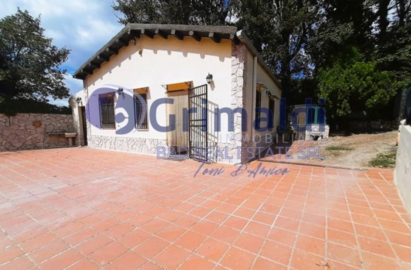 casa indipendente in vendita a Polizzi Generosa