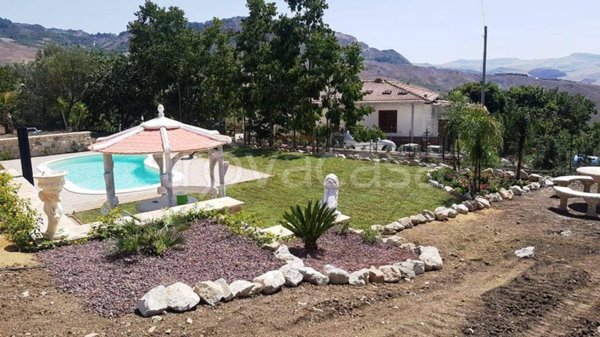casa indipendente in vendita a Polizzi Generosa