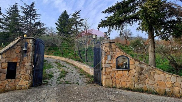 casa indipendente in vendita a Polizzi Generosa