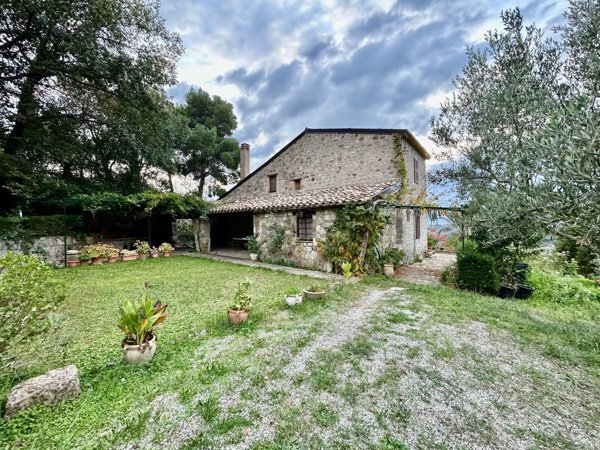 casa indipendente in vendita a Polizzi Generosa