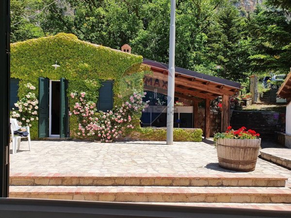 casa indipendente in vendita a Polizzi Generosa