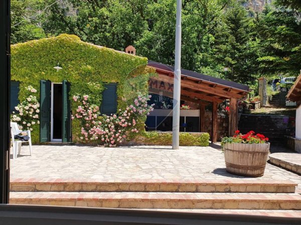 casa indipendente in vendita a Polizzi Generosa