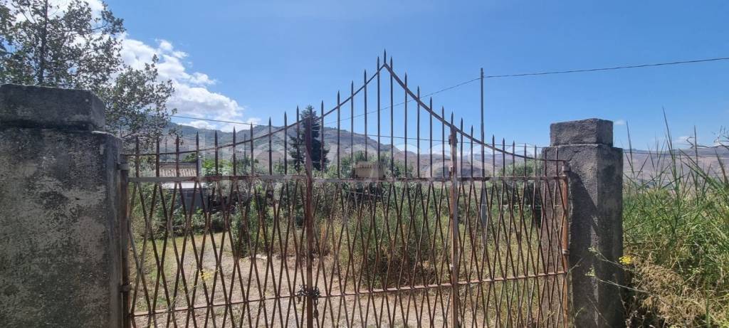 casa indipendente in vendita a Polizzi Generosa