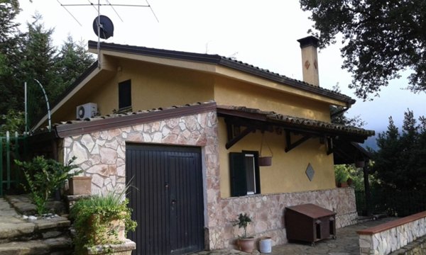 casa indipendente in vendita a Polizzi Generosa