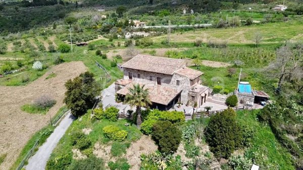 casa indipendente in vendita a Polizzi Generosa