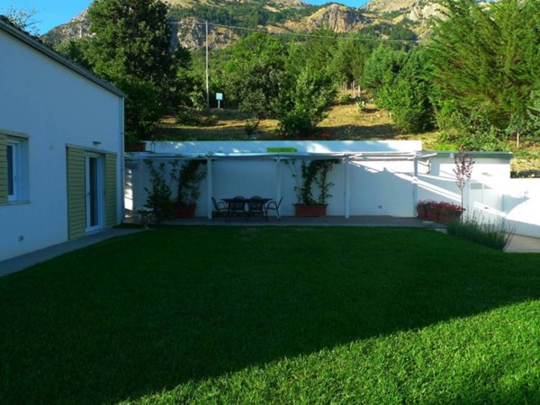 casa indipendente in vendita a Polizzi Generosa