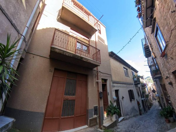 casa indipendente in vendita a Polizzi Generosa