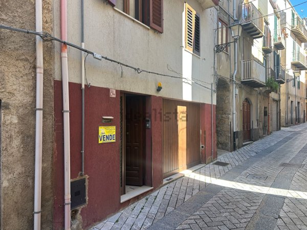casa indipendente in vendita a Polizzi Generosa