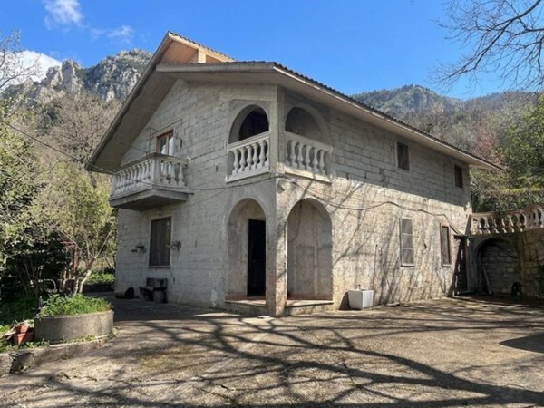 casa indipendente in vendita a Polizzi Generosa