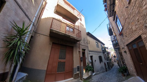casa indipendente in vendita a Polizzi Generosa