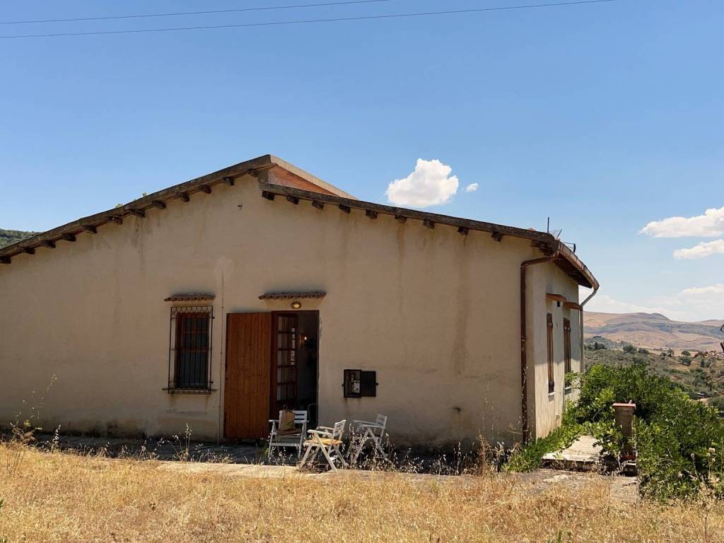casa indipendente in vendita a Polizzi Generosa