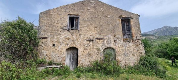casa indipendente in vendita a Polizzi Generosa