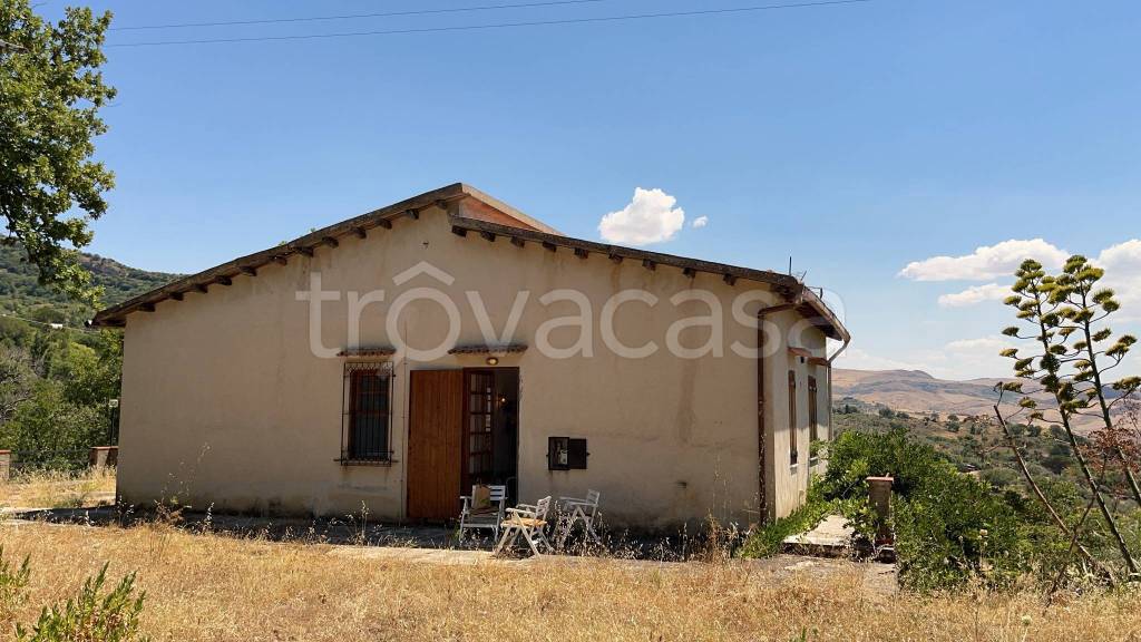 casa indipendente in vendita a Polizzi Generosa