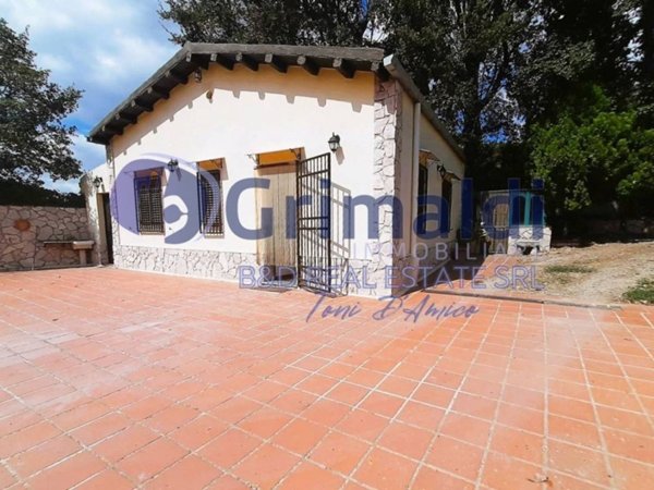 casa indipendente in vendita a Polizzi Generosa