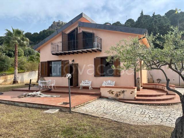 casa indipendente in vendita a Pollina
