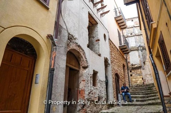 casa indipendente in vendita a Pollina