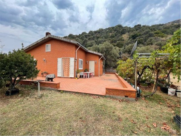 casa indipendente in vendita a Pollina