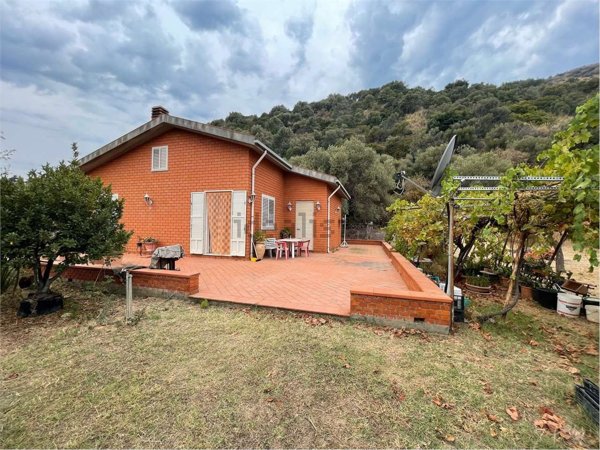 casa indipendente in vendita a Pollina