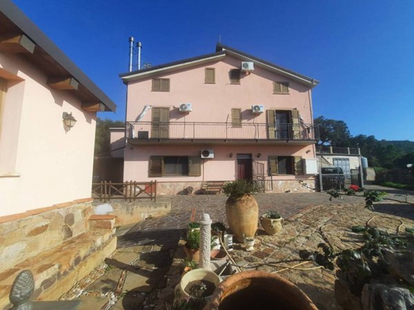 casa indipendente in vendita a Pollina in zona Finale