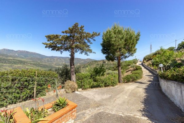 casa indipendente in vendita a Pollina