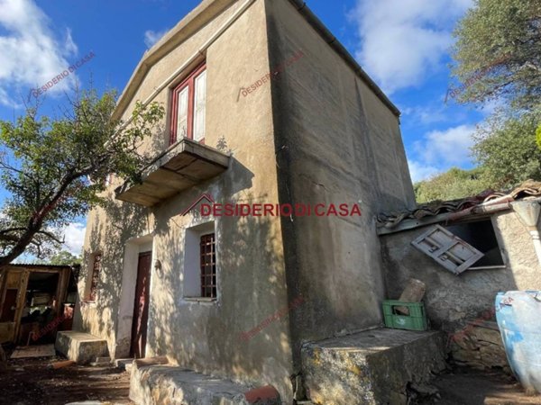 casa indipendente in vendita a Pollina