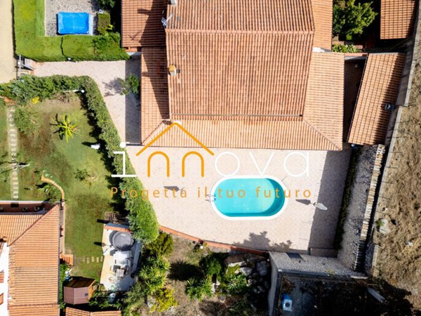 casa indipendente in vendita a Pollina in zona Finale
