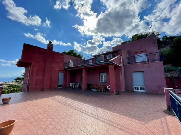 casa indipendente in vendita a Pollina in zona Finale