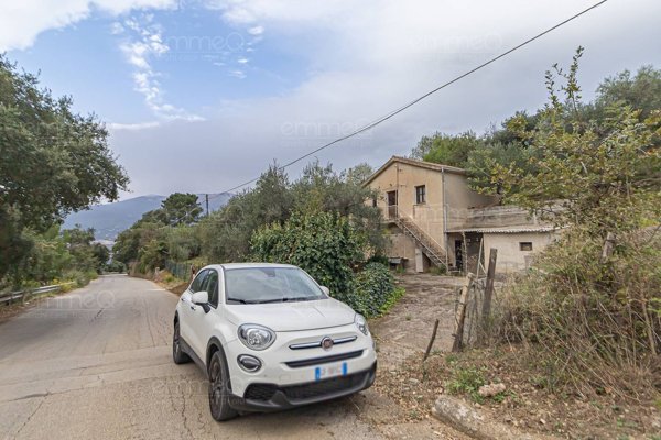 casa indipendente in vendita a Pollina