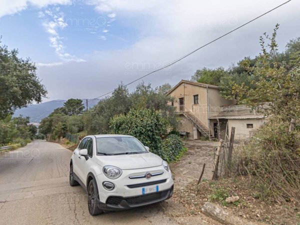 casa indipendente in vendita a Pollina