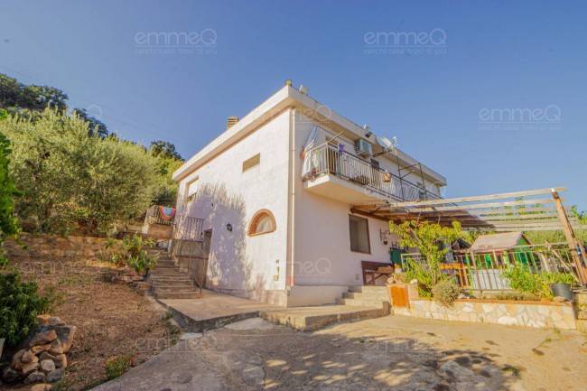 casa indipendente in vendita a Pollina