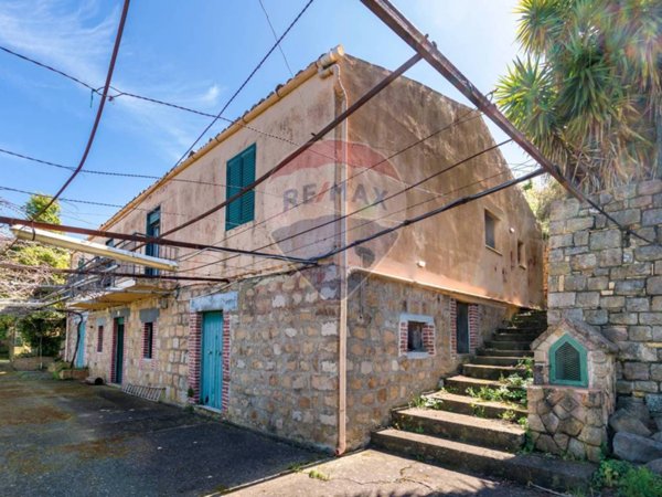 casa indipendente in vendita a Pollina